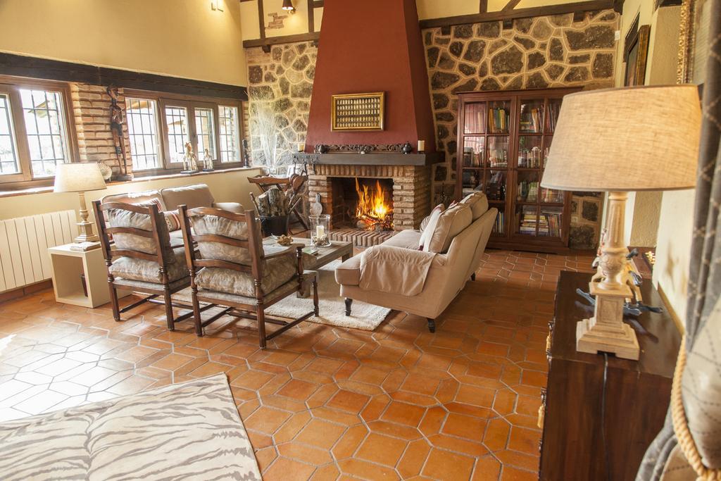 La Casona De Valfrio- Adults Only Pension Collado  Buitenkant foto